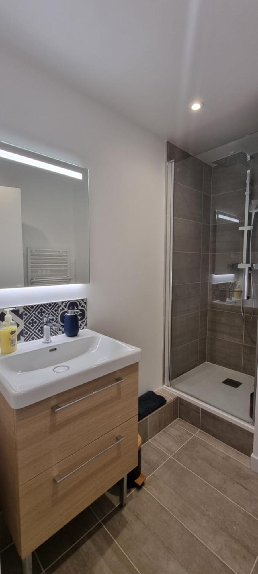 Apartment Avec Sdb Privative Dans Partage *